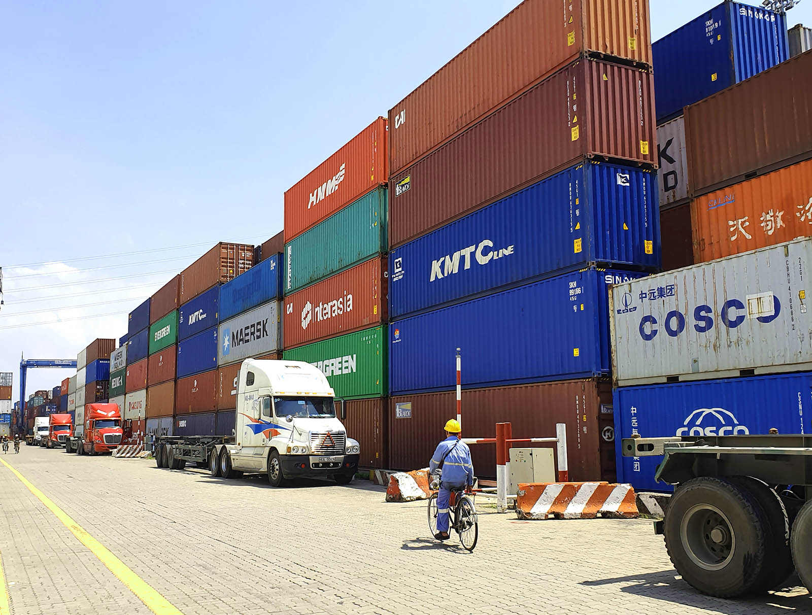 Resuming the supply chain, import and export flourish - Sea Dragon Logistics 2